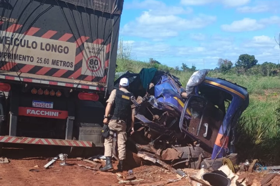 Colisão entre caminhões deixa dois feridos na MG-461, em Gurinhatã