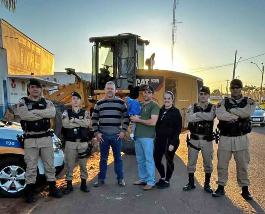 Polícia Militar apreende pá carregadeira com mandado judicial na MGC-497